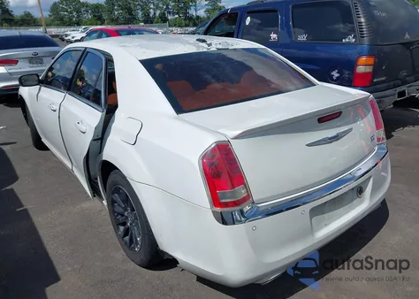 2013 Chrysler 300 Motown z USA, uszkodzony, nr VIN 2C3CCAAG9DH543990